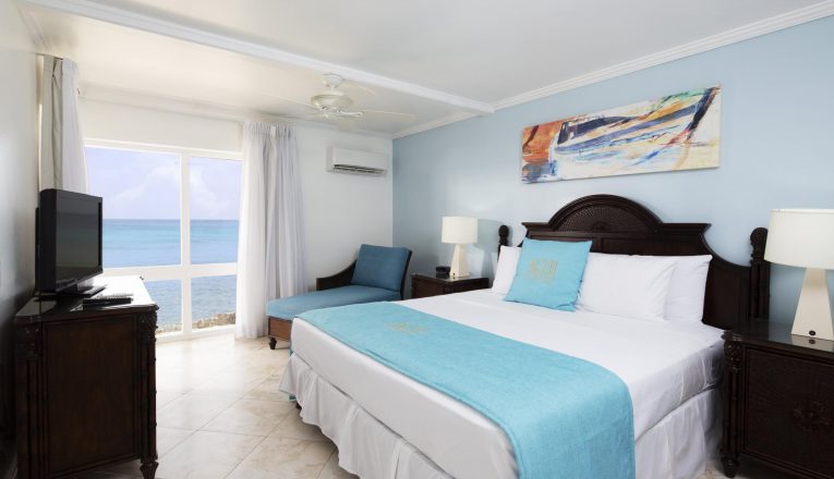 oceanview_largebed_bedroom_outview